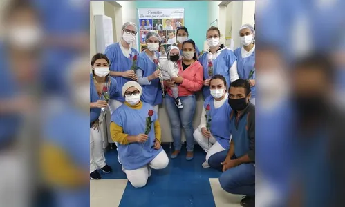 Paciente da UTI Neonatal começa a recuperação após oração do irmão