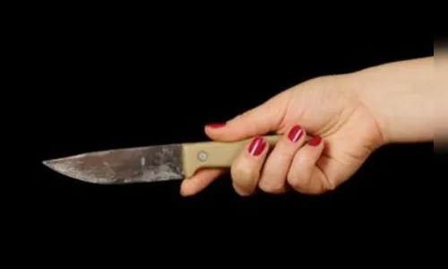 Mulher tenta esfaquear atual namorada do ex dentro de loja em Apucarana