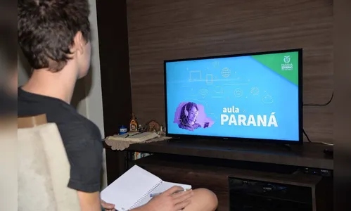 Aula Paraná atende 97% dos estudantes, bem acima da média do Brasil