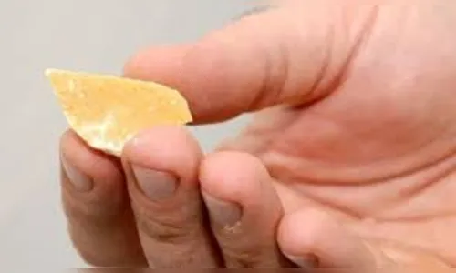 Mulher tenta engolir pedras de crack para escapar da prisão em Apucarana