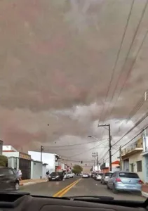 Tempestade de areia assusta moradores no interior de SP; assista