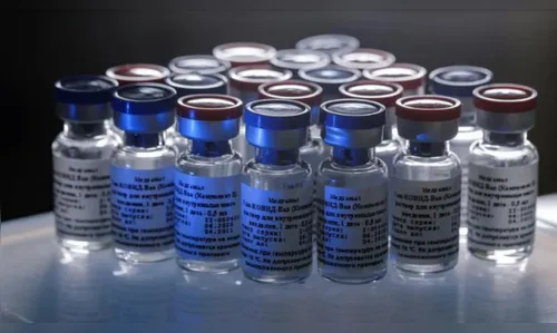 Rússia inicia produção de vacina Sputnik, a mesma que o governo do Paraná firmou parceira