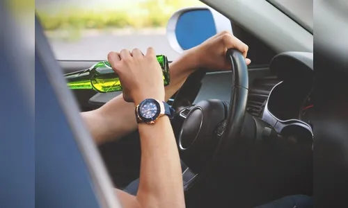 Alcoolizado, homem é preso depois de se envolver em acidente