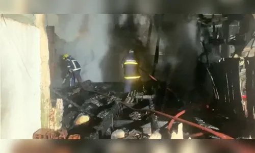 Idosa e cachorro precisam de atendimento após incêndio em Mandaguari