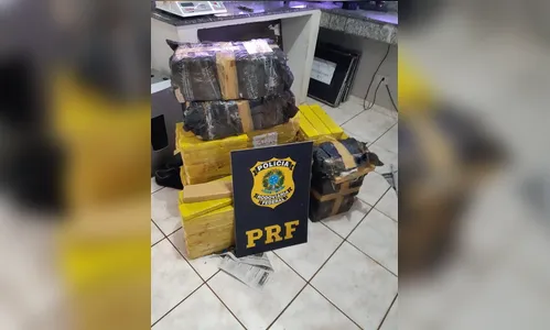 PRF apreende maconha e recupera carro roubado em Mandaguari