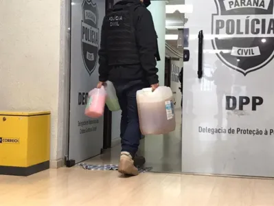 Treze suspeitos são presos por vender álcool gel 15% com rótulos de 70%