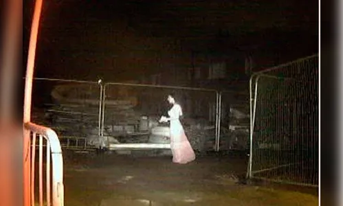 Câmera de segurança flagra fantasma em canteiro de obras