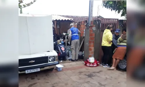 Homem morre ao levar descarga elétrica durante manutenção em veículo