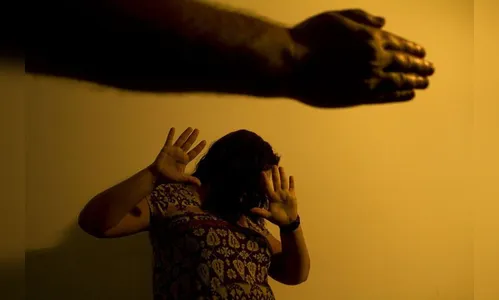 Mulher é agredida com socos, chutes e cintadas pelo marido em Jandaia do Sul
