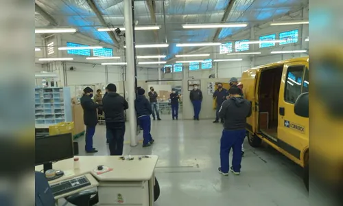 Grevistas constatam milhares de encomendas paradas nos Correios em Apucarana