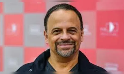 Ator Marcos Breda oferece serviços como astrólogo durante a pandemia