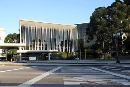 Frente Parlamentar do Coronavírus debate a volta das aulas nas universidades