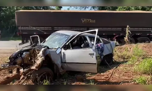 Carro carregado de maconha bate em caminhão, após tentativa de fuga