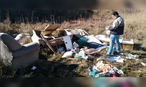 Morador descarta CPF junto com lixo na zona rural em Borrazópolis
