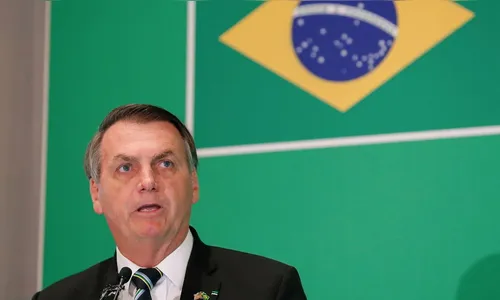 “Menor hoje pode cheirar paralelepípedo de crack, menos trabalhar”, diz Bolsonaro