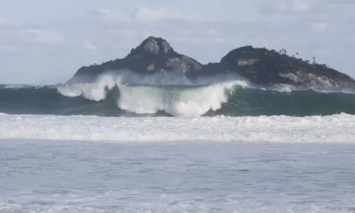 Ciclone extratropical se aproxima da Bahia, alerta a Marinha