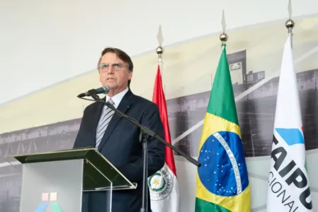 Presidente Bolsonaro chega em Foz para permitir duplicação da BR-469