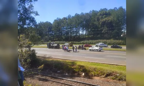 Colisão entre moto e caminhão deixa uma pessoa ferida em Arapongas