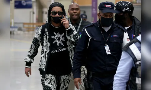 'Fase difícil chega ao fim', diz Ronaldinho Gaúcho após deixar prisão