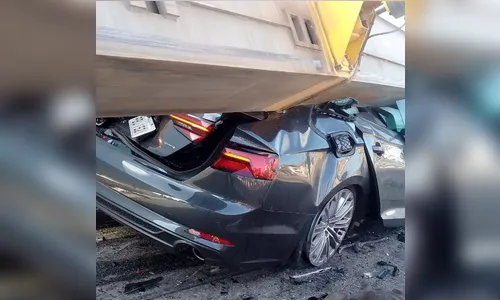 Pá eólica em carreta esmaga carro e deixa dois mortos no Ceará