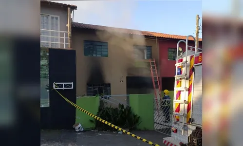 Bombeiros combatem incêndio em residência próximo ao Jaboti