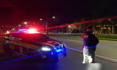 PRF cumpre mandados de prisão em ônibus na BR 369, na região de Londrina.