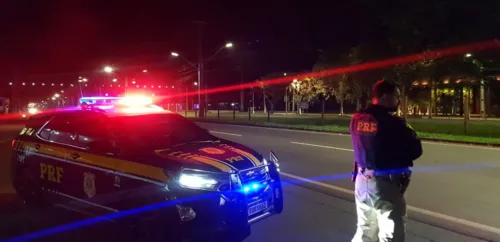 PRF cumpre mandados de prisão em ônibus na BR 369, na região de Londrina.