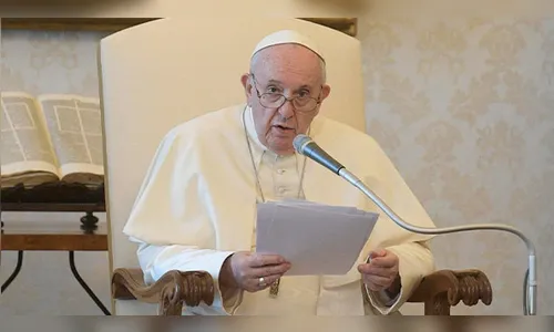 Papa Francisco doa equipamentos para tratamento da covid-19