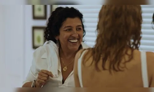 Regina Casé vive mulher forte em 'Três Verões', que chega ao drive-in