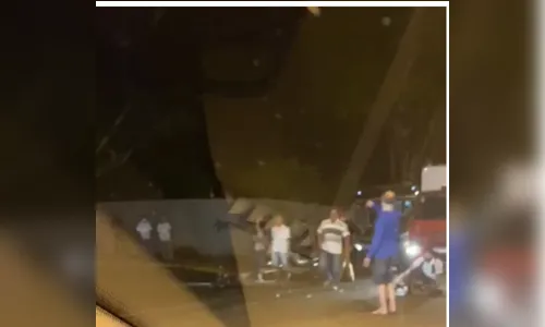 Motociclista sofre ferimentos após acidente com Fusca em Apucarana