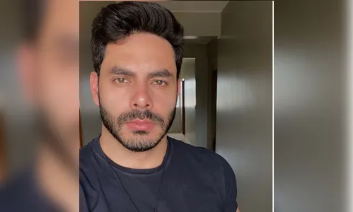 Cantor descobre que está com covid após não sentir o próprio pum