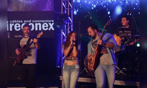 Live beneficente reúne mais de 20 guitarristas em Apucarana