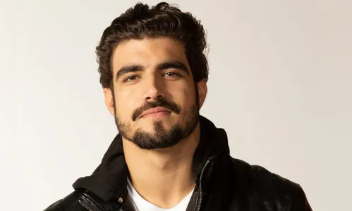 O ator Caio Castro vai virar piloto da Porsche Cup