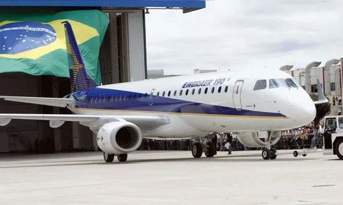 Embraer anuncia demissão de 900 empregados no Brasil
