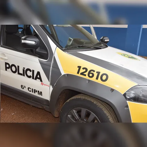 Homem cai de moto, arruma confusão e abandona veículo