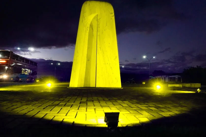 Usina de Itaipu adere ao Setembro Amarelo e ilumina atrativos