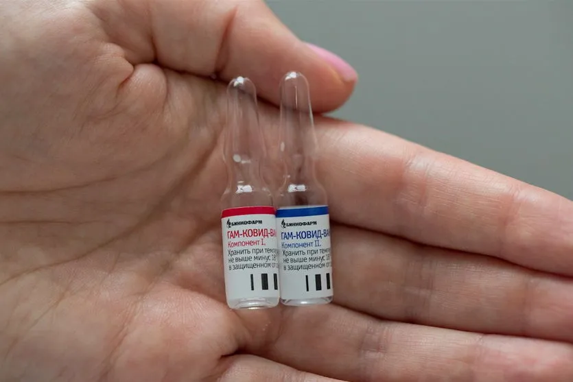 Rússia libera primeiro lote de vacina contra covid-19 para a população