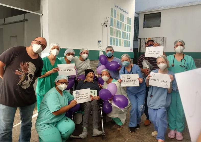 Idoso que teve gripe espanhola se recupera de covid-19 em Minas Gerais