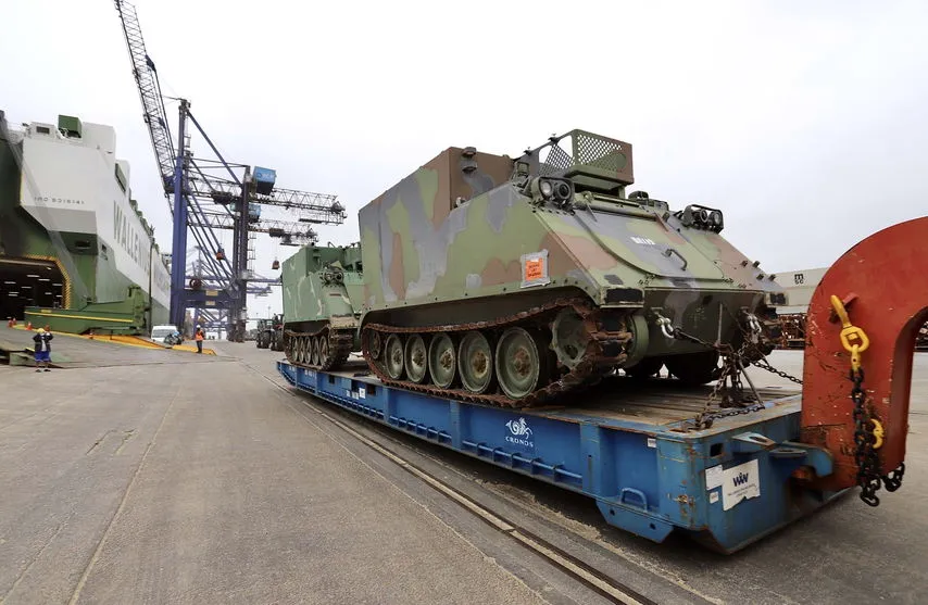 Operação especial recebe tanques blindados no Porto de Paranaguá