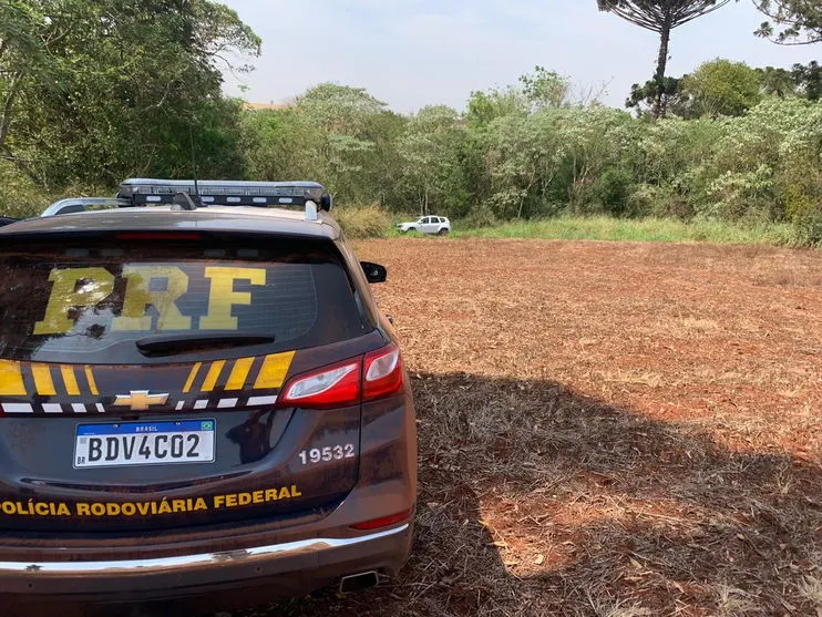 Motorista foge de abordagem da PRF e abandona carro em Arapongas