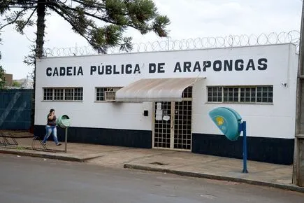 PM de Arapongas apreende maconha que seria arremessada na cadeia
