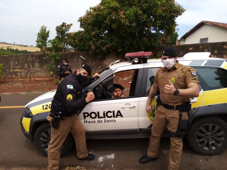 Garoto fã da PM recebe surpresa de aniversário em Mauá da Serra