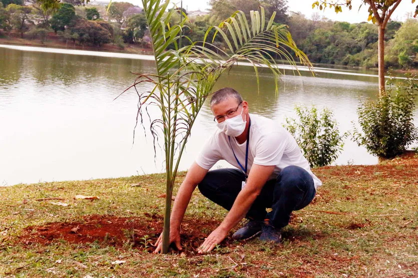 Plantio de mudas marca Dia da Árvore em Apucarana