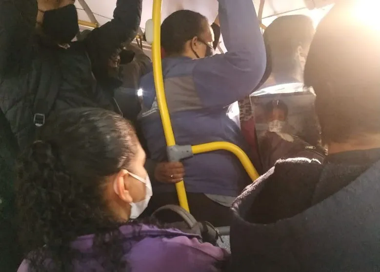 Lotação em ônibus incomoda passageiros de Apucarana