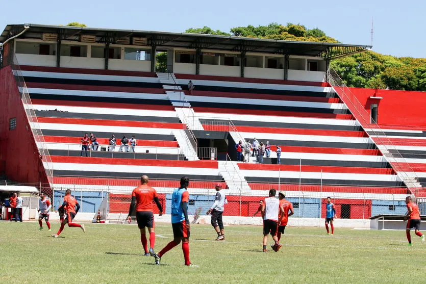 Estádio de Apucarana recebe melhorias para estreia