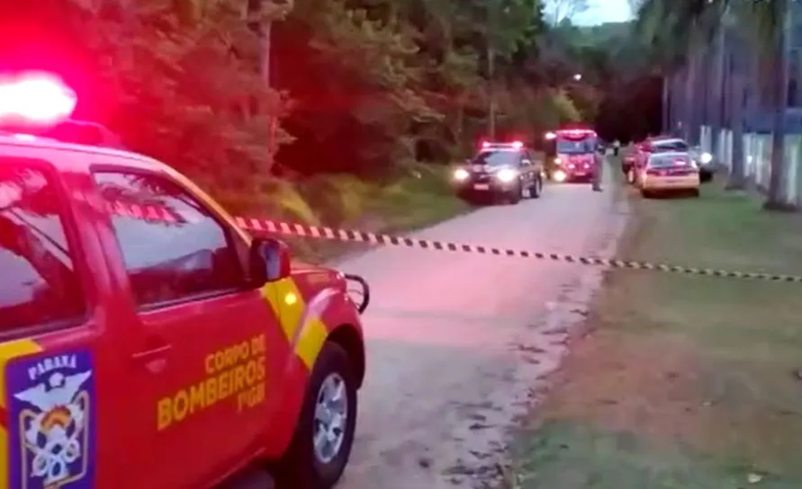 Os policiais entraram no matagal e com o auxílio dos bombeiros  encontraram o corpo da criança