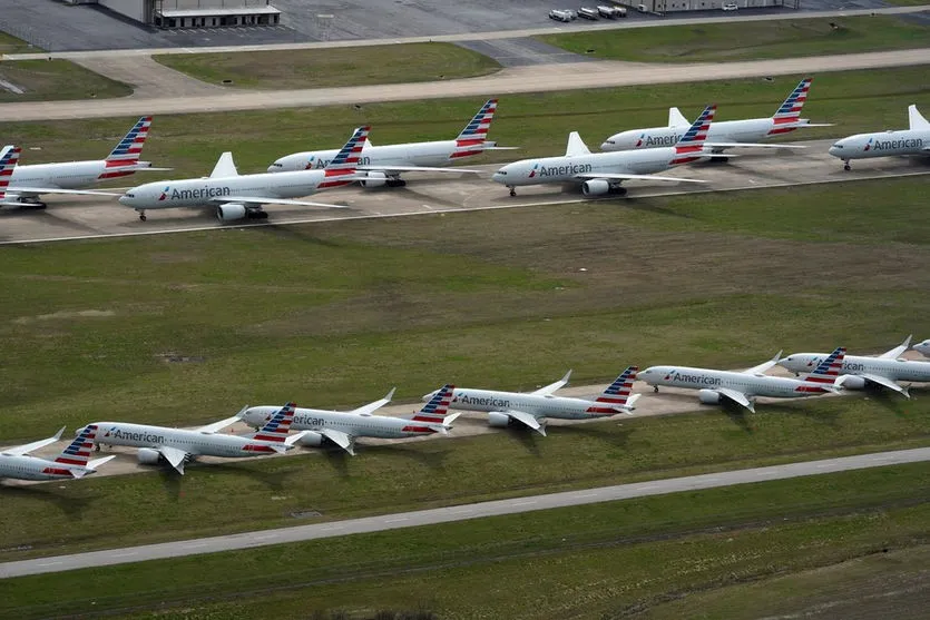 American Airlines e United anunciam mais de 30 mil demissões