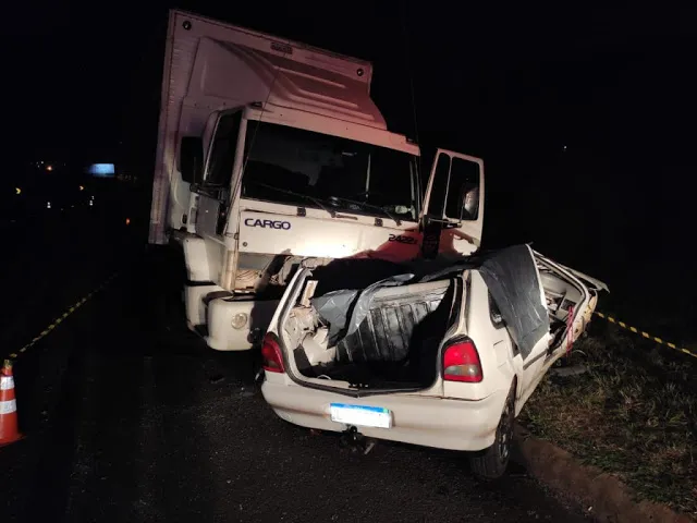 Caminhão de Apucarana se envolve em acidente com três mortes