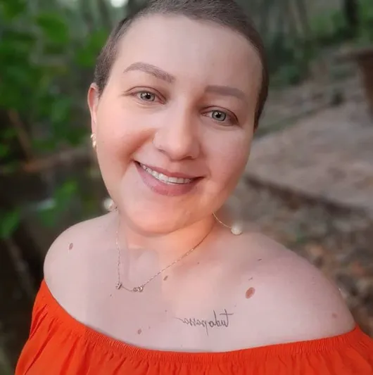 Professora de Apucarana curada do câncer de mama faz vídeo de conscientização