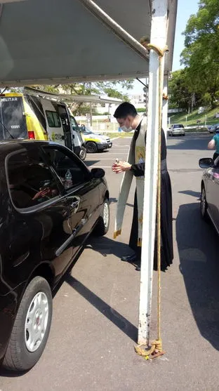 Bênção aos animais estilo drive thru acontece em Apucarana